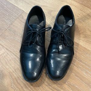 Boys size 5 black dress shoes lace Borelli
